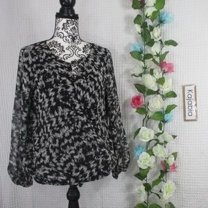 VINCE CAMUTO Long sleeve Top Size Small